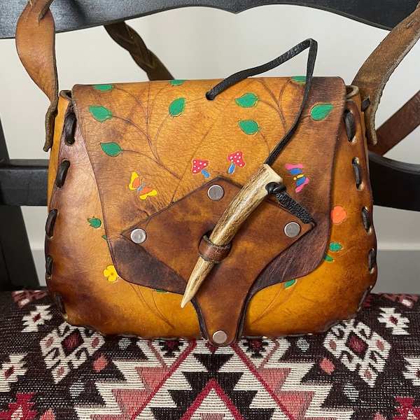 Vintage boho hippie 70’s leather floral tooled bag