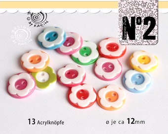 13 mooie knopen met twee gaten - kleine kleurrijke bloemen - gekleurd acryl - schattige kinderknopen - elk ca. 12 mm hoog - nr. 150