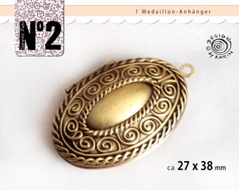 1 ovaal medaillon om zelf te openen en te vullen - oud messing - front met mooi sierpatroon - ca 27 x 38 mm - Nr. 192