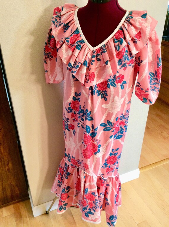 hilo hattie hawaiian dresses