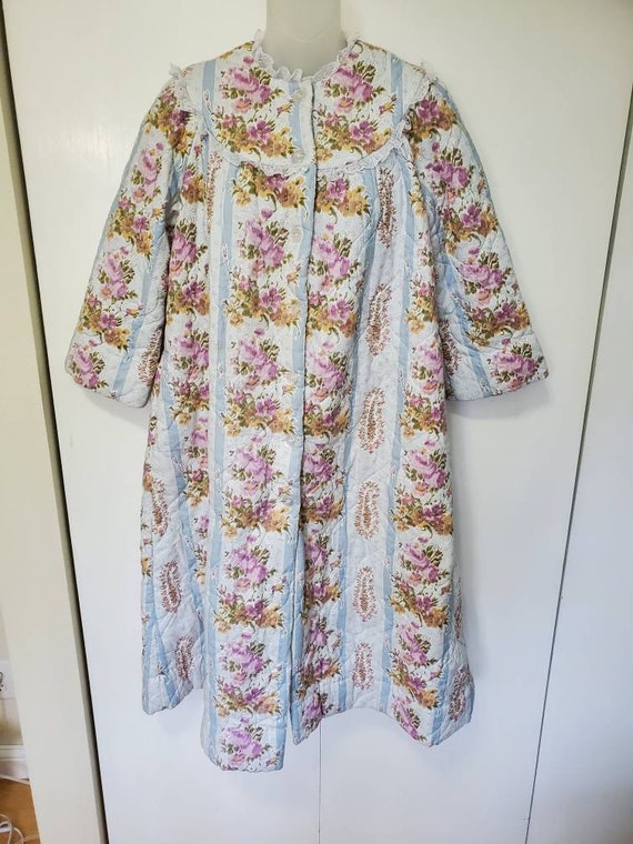 Vintage Handmade Quilted Robe