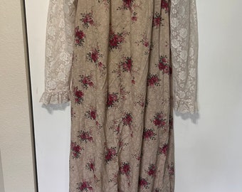 Vintage Princess Kaiulani Floral and Lace Muumuu