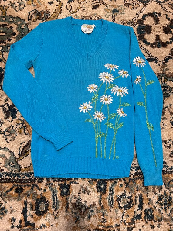 Vintage Daisy Embroidered Sweater