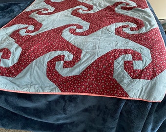 Vintage Snails' Trail Pattern handmade/ machine quilted  twin size quilt Cranberry and Blue