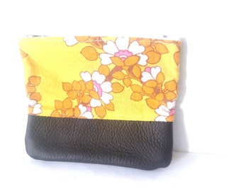 Hippie floral pencil case, boho make-up bag, cosmetic bag leather, vintage 70s floral fabric yellow, pencil case, handbag organizer