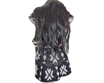 Norwegian reversible vest knitted hippie boho b/w, black and white, double-sided, reversible, knitted, knitwear, winter fashion, poncho