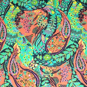 Könnte beinhalten: Ein farbenfroher Stoff mit einem Paisley-Muster in Grün-, Orange-, Rosa- und Schwarztönen. Der Stoff hat ein florales Design mit kleinen Blumen und Blättern.