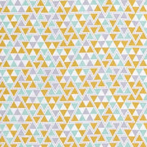 Könnte beinhalten: Abstraktes geometrisches Muster mit überlappenden Dreiecken in Gelb-, Hellblau- und Lilatönen auf weißem Hintergrund.