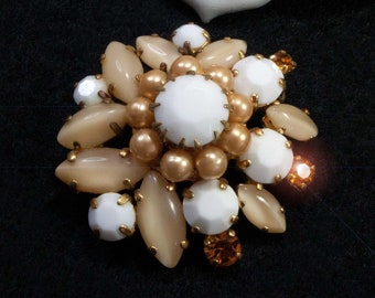 Vintage brooch, white, beige, 50s, 60s, rhinestones, glass stones, bridal jewelry, vintage wedding, old brooch, junk thing