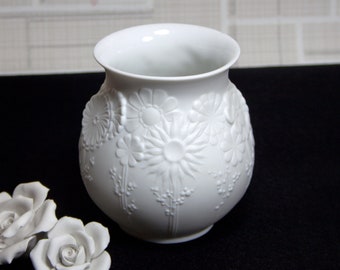 AK Kaiser Porzellan Vase weiß, Biskuitporzellan, 70er Jahre, Manfred Frey, Porzellanvase, 497, alte Vase, weiße Blumenvase, Trödel Dings da