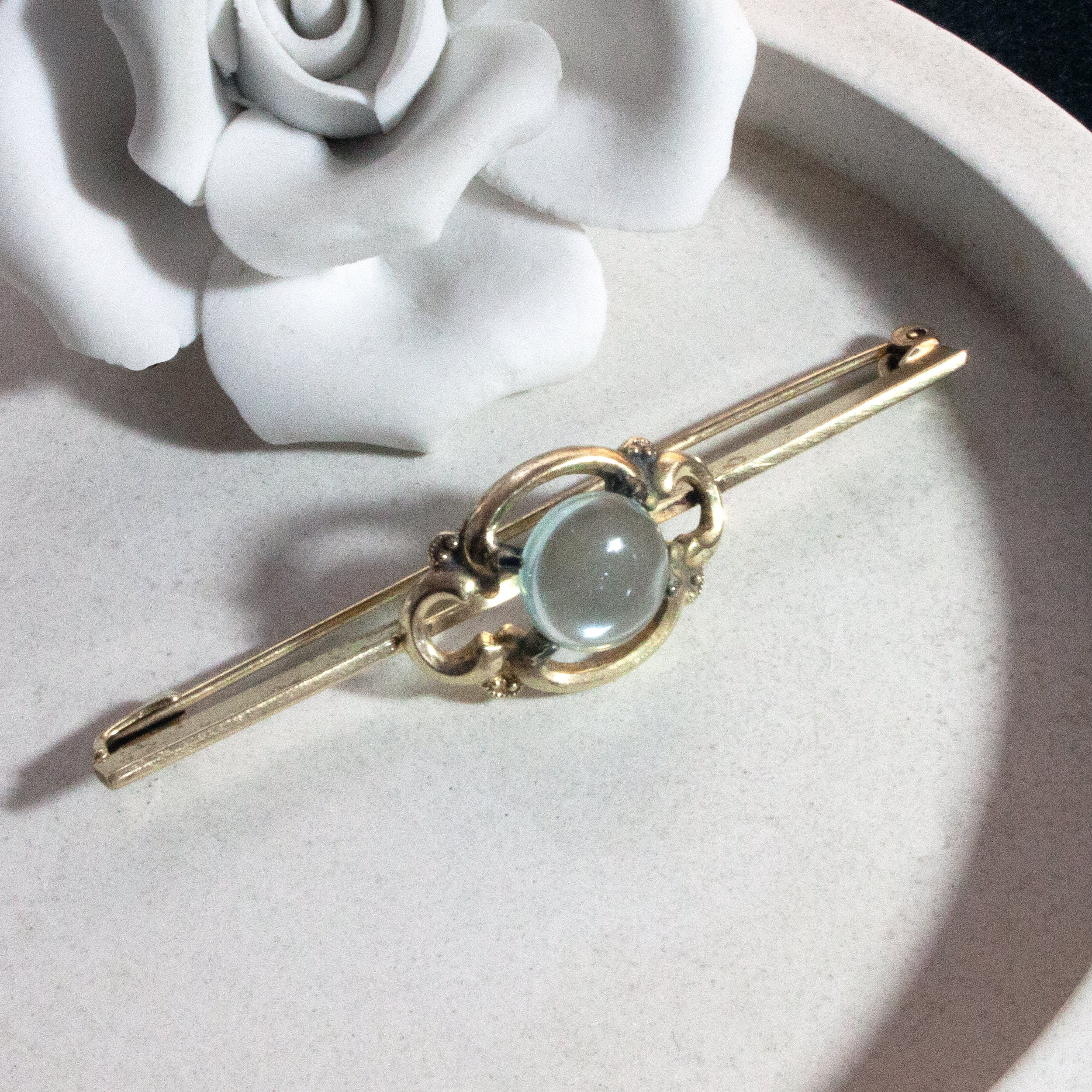 * vintage brooch ୨୧ *✵ ヴィンテージ ブローチ (f) ブローチにしようと制作していた チェコのヴィンテージボタン
