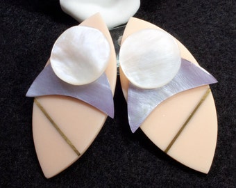 Vintage statement ear clips 80s, 90s, apricot, blue, natural white, plastic, mother of pearl, clips, earrings, junk things