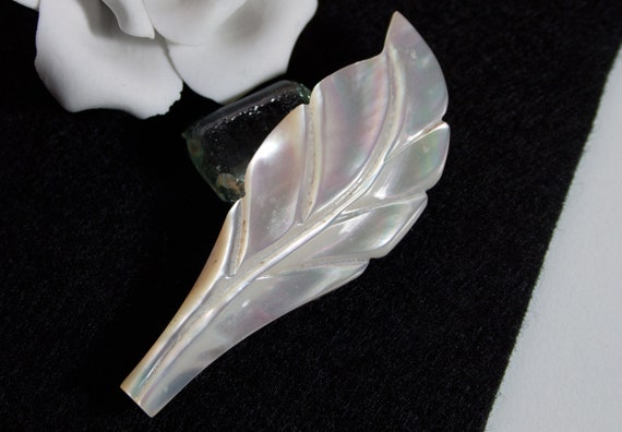 Vintage dress clip leaf mother-of-pearl 30s 40s c… - image 4