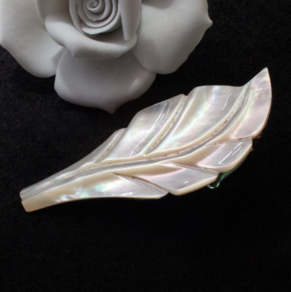 Vintage dress clip leaf mother-of-pearl 30s 40s c… - image 1