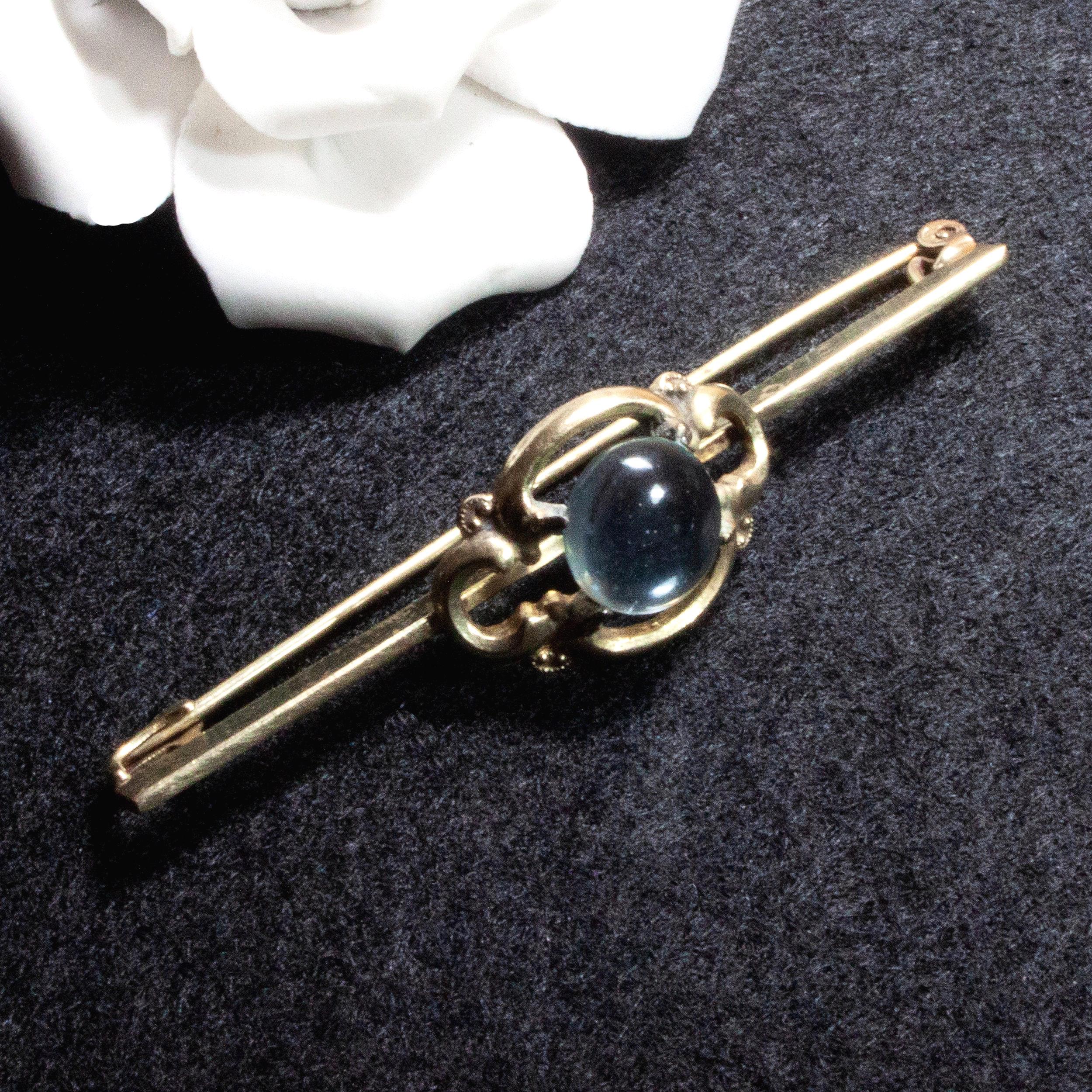 * vintage brooch ୨୧ *✵ ヴィンテージ ブローチ (f) ブローチにしようと制作していた チェコのヴィンテージボタン