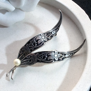 Vintage broche, zilverkleurig zwart, klederdracht rond 1900, oude broche, rommeltje, ART. 243
