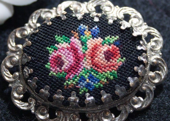 Vintage brooch roses petit point embroidery, 50s,… - image 2