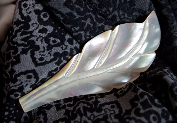 Vintage dress clip leaf mother-of-pearl 30s 40s c… - image 6