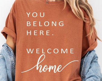 Camiseta "Bienvenido a casa", ideal para mujeres que buscan adopción, padres de acogida, regreso a casa militar, administrador de apartamentos, agente inmobiliario.
