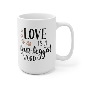 Liebe ist ein vierbeiniges Wort Kaffeebecher | Mikrowellen- und spülmaschinenfest aus Keramik Hund Mama Haustier Eltern Tee Heiße Schokolade Geschenk Tasse