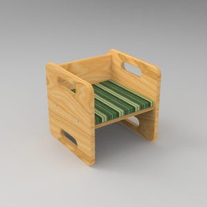 Könnte beinhalten: Ein Holzstuhl mit einem grün-weiß gestreiften Kissen. Der Stuhl hat ein schlichtes Design mit abgerundeten Kanten und ausgeschnittenen Griffen.