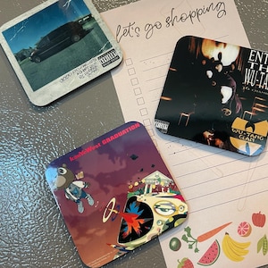 Juego de imanes personalizados para refrigerador con portadas de álbumes de 7.6 cm (3"). Elige cualquier género de álbum: Hip Hop clásico. Regalos de cumpleaños. Imán para refrigerador.