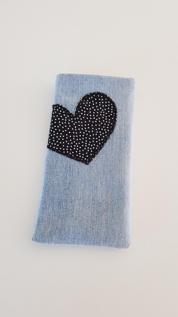 Denim phone case with heart motif | upcycling
