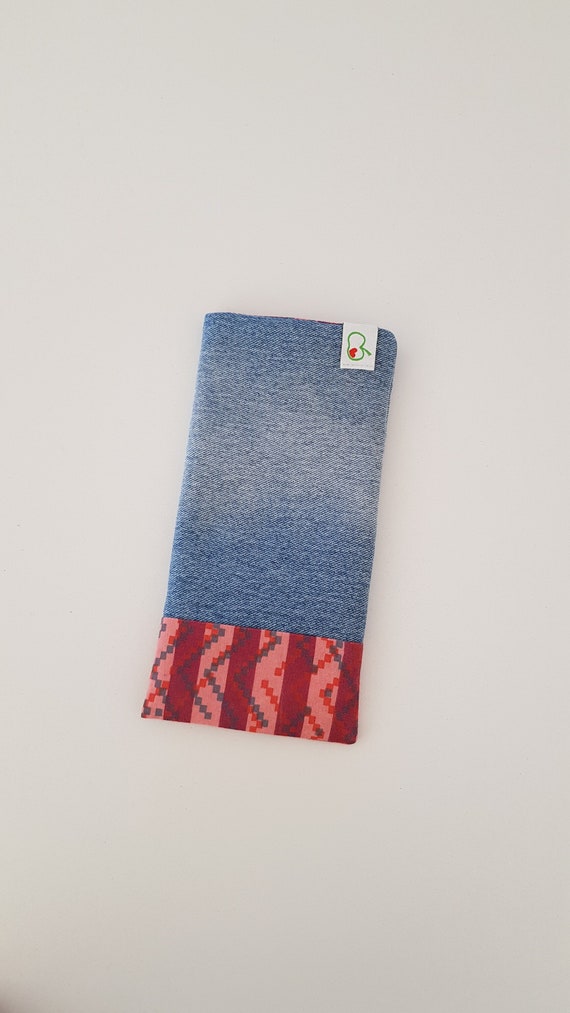 Mobile phone case made of denim | upcycling | iPhone 14 Pro Max