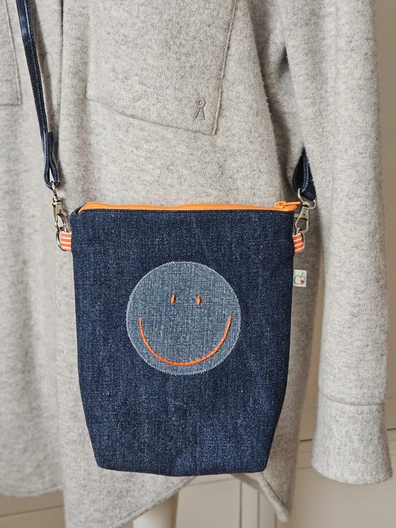Jeans bag with smiley face | Shoulder bag | Crossbody bag | Denim bag | Upcycled | Blue