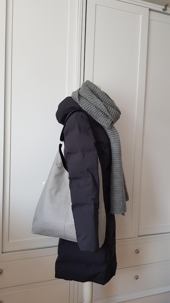 Stylish hobo bag with houndstooth pattern | upcycling
