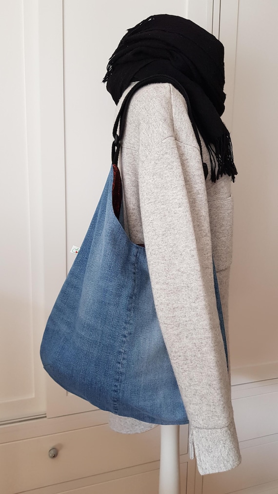 casual hobo bag made of denim fabric | upcycling