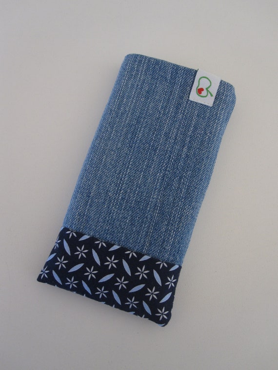 Mobile phone case made of denim | upcycling