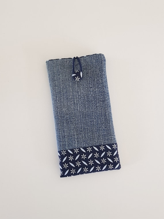 Mobile phone case made of denim | upcycling | with closure