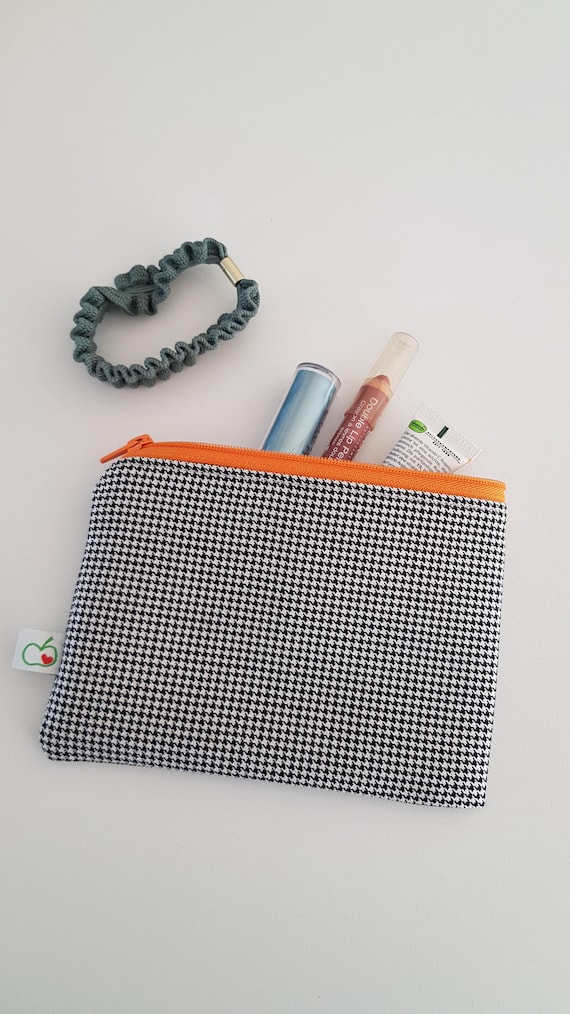 Small cosmetic bag with houndstooth pattern | upcycling