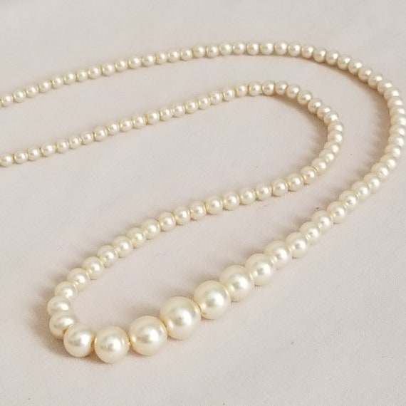 18" Single Strand Faux Pearl Necklace with Silver… - image 3