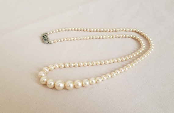 18" Single Strand Faux Pearl Necklace with Silver… - image 1