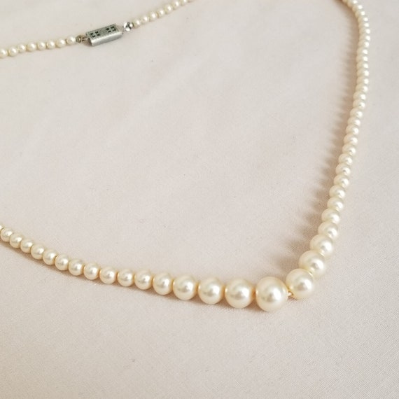 18" Single Strand Faux Pearl Necklace with Silver… - image 5