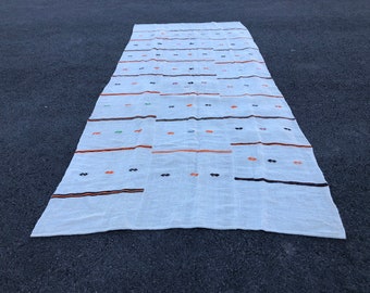 Großer Weißer Kelim Teppich aus Hanf, 183 x 446 cm, Weißer Hanf Teppich, Handgewebter Vintage Hanf Teppich, 183 x 446 cm