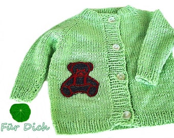 Babystrickjacke Gr.68 handgestrickte Babystrickjacke  grüne Babystrickjacke mit Motiv Babystrickjacke mit Teddy  Strickjacke mit Applikation