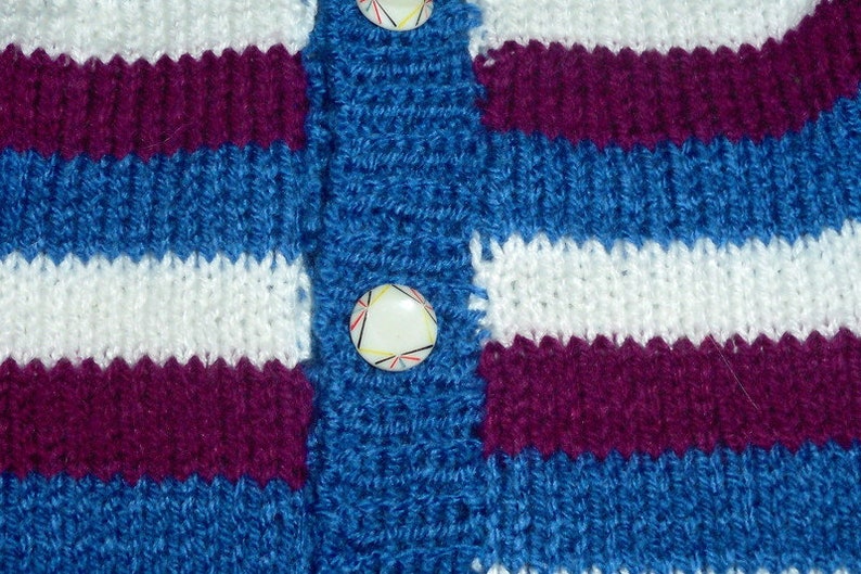 Strickjacke Gr. 68/74 handgestrickte Babystrickjacke mit Streifen Bild 2