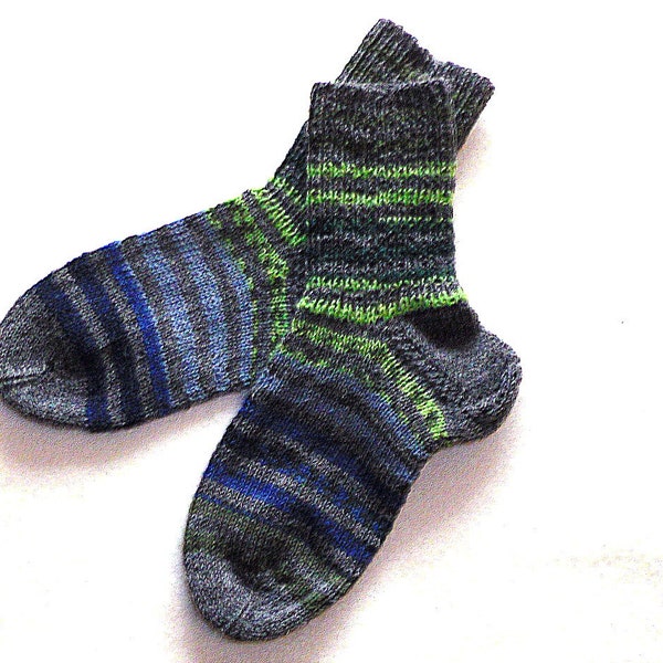 Kindersocken Gr. 33/34  blaue Socken  handgestrickte Socken Strümpfe bunte Kindersocken gestreifte Kindersocken  Hausschuhe Freizeitsocken