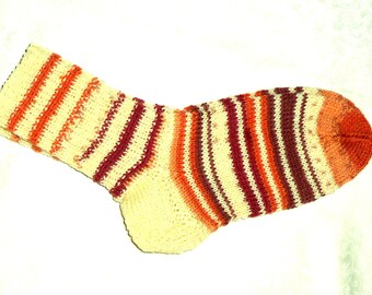 Kindersocken Gr. 30/31 handgestrickte Socken  Helle Kindersocken  Strümpfe  bunte Kindersocken  Hausschuhe  gestreifte Kindersocken