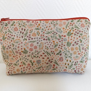 Kulturtasche mit Reißverschluss und Blümchen