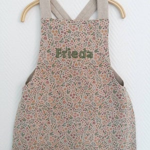 Children&#39;s apron with name and flowers, from 1 1/2 years