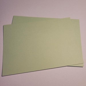 6 Kraftpapier Briefumschläge mit alter Schrift : Karten in lindgrün