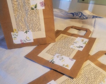 3 er Set Geschenktüten aus Kraftpapier verziert mit alter Buchseite & Wiesenblumen