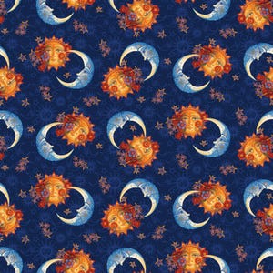 Könnte beinhalten: Ein nahtloses Muster mit einem sich wiederholenden Design aus stilisierten Sonnen und Monden auf dunkelblauem Hintergrund. Die Sonnen sind orange und gelb mit einem menschlichen Gesicht und floralen Akzenten. Die Monde sind blau und weiß mit einem menschlichen Gesicht. Der Hintergrund ist mit kleinen Sternen und Mondsicheln gefüllt.