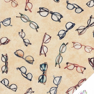 Peut inclure: Un tissu beige avec un motif répété de lunettes aquarelle dans différentes couleurs et styles. Le tissu est de la Quilt Shop de Ruth Baudisch.