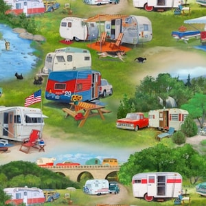 Op de afbeelding: Een kleurrijke illustratie toont een camping met vintage caravans, auto's en picknicktafels. De afbeelding bevat een Amerikaanse vlag, een rode pick-uptruck en diverse recreatieve elementen, die een gevoel van nostalgie en outdoor avontuur oproepen.