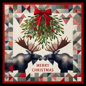 Puede incluir: Un edredón navideño cuadrado con un borde rojo presenta dos alces besándose bajo el muérdago con un lazo rojo. Las palabras "MERRY CHRISTMAS" están impresas debajo.